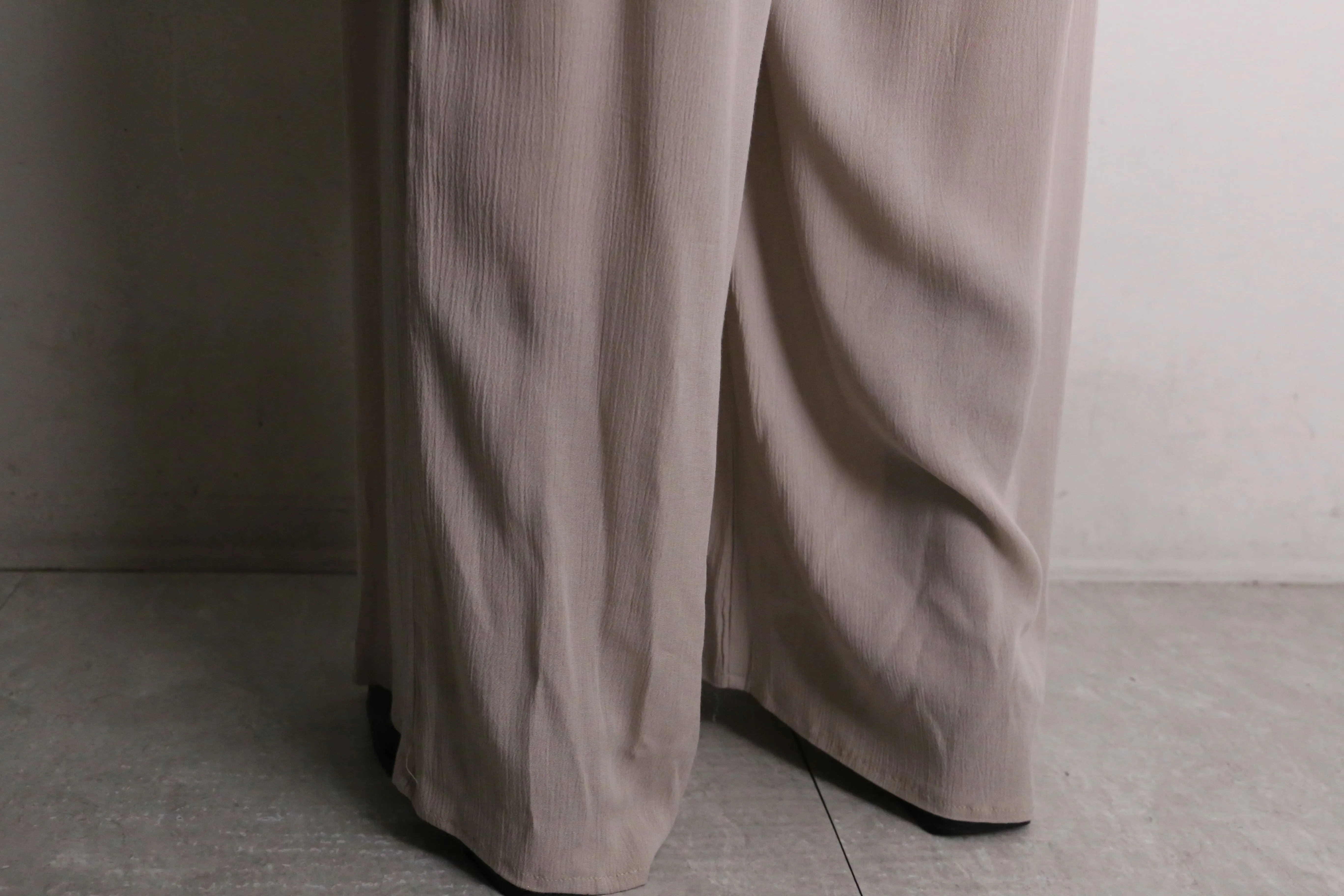 beige color easy wide pants