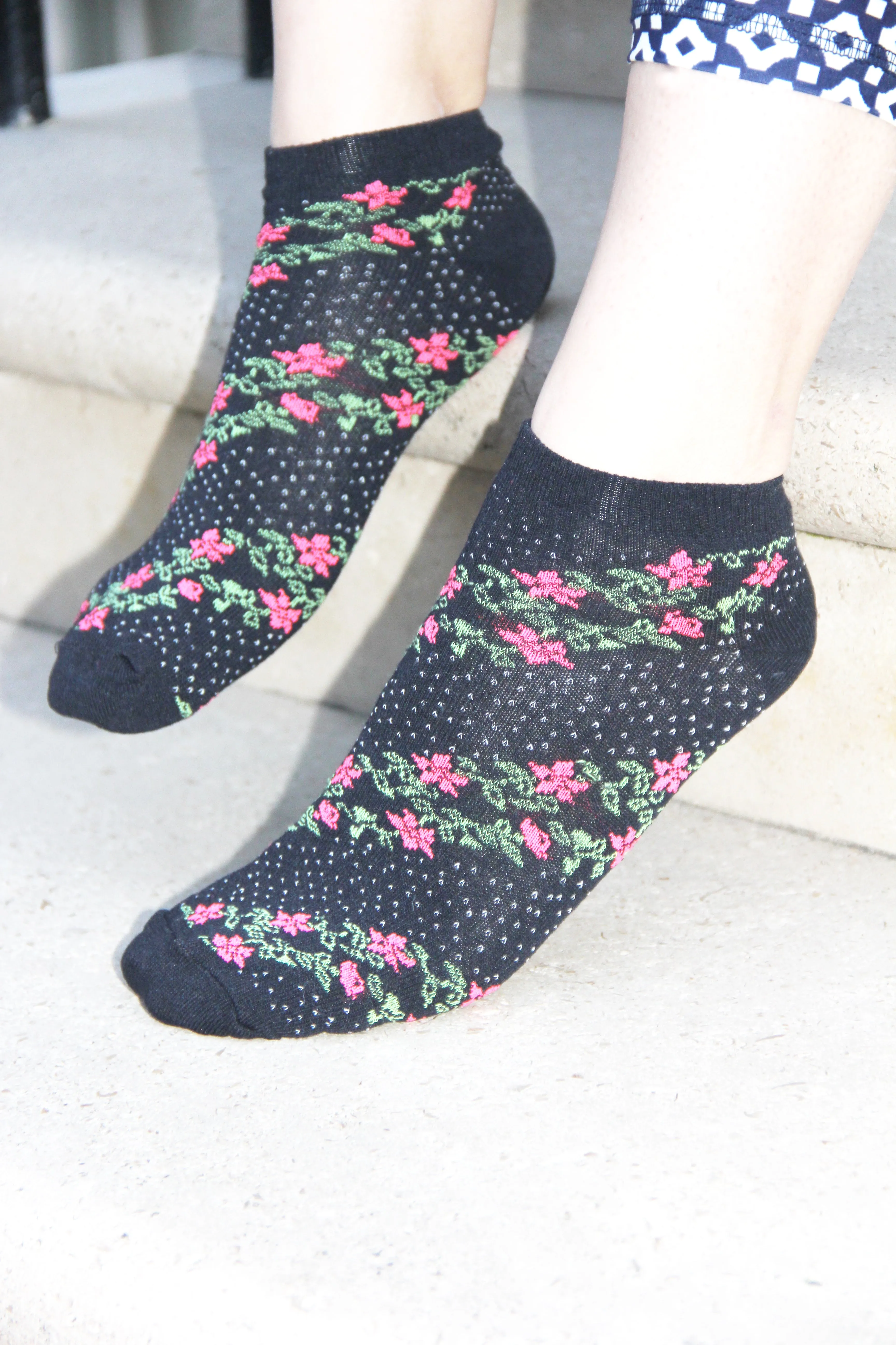 Black Flower Print Short Ankle Socks