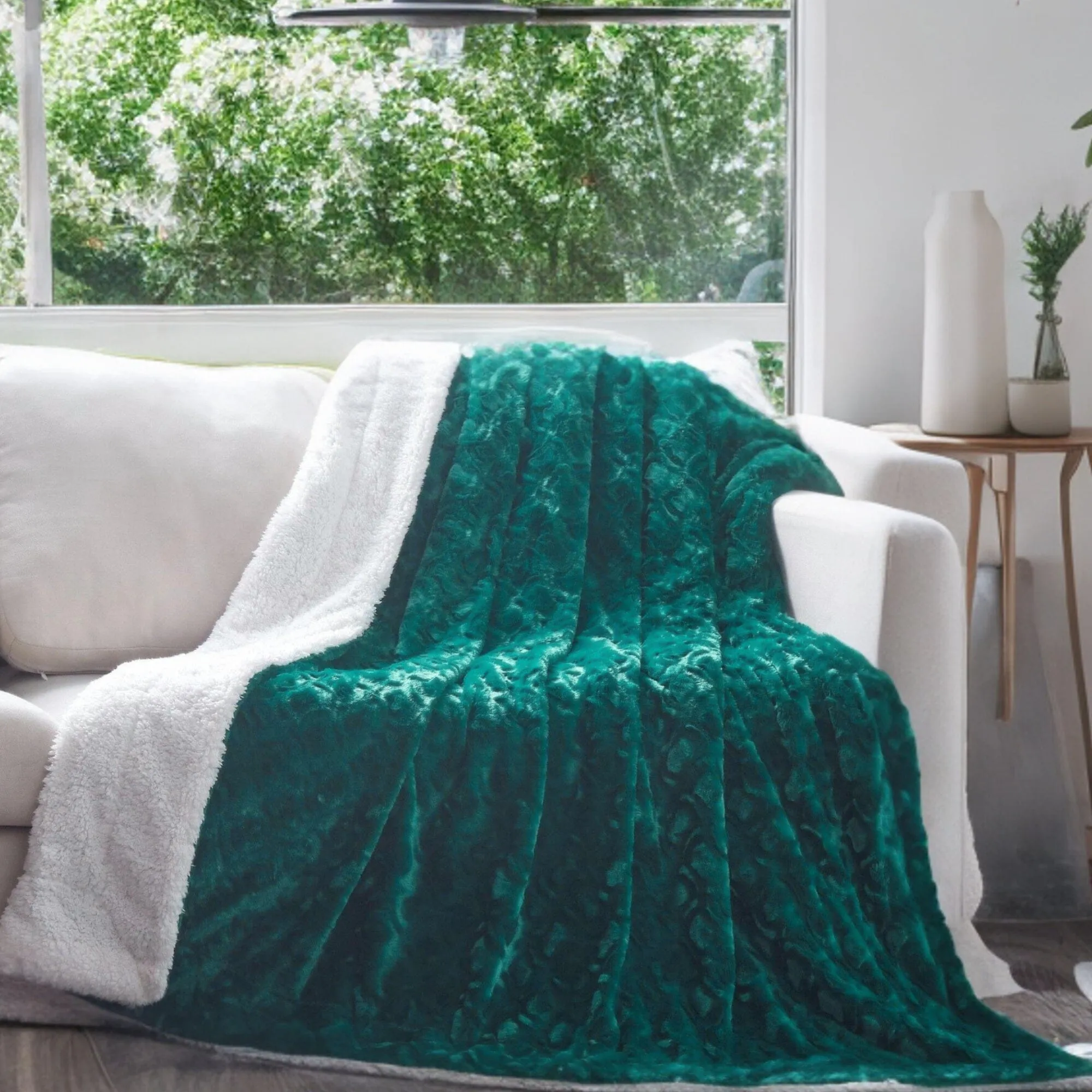 DaDa Bedding Mermaid Scales Emerald Green Blue w/ Sherpa Backside Faux Fur Throw Blanket (BL-171805)