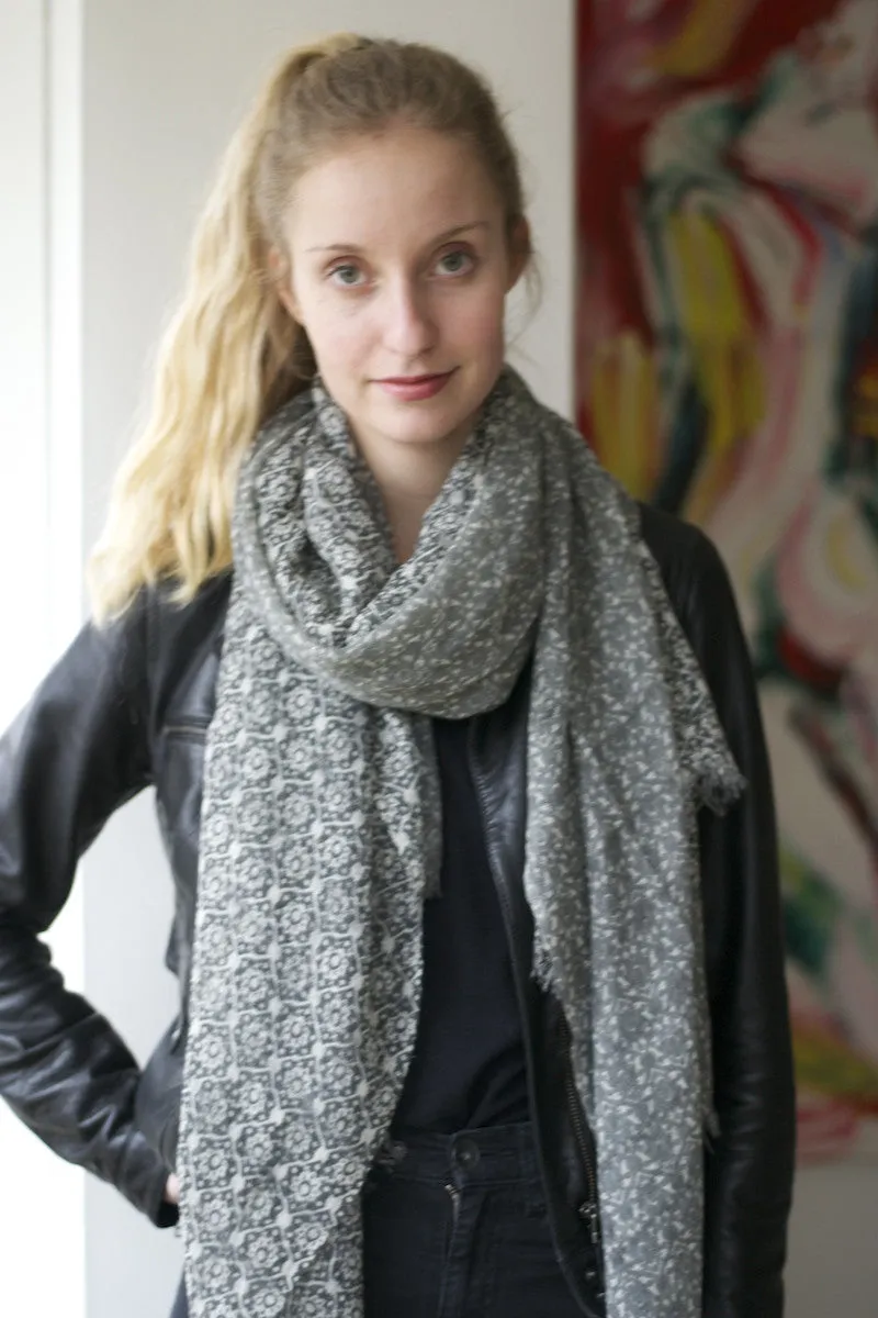 Delicate grey scarf (or shawl) in two-tone print