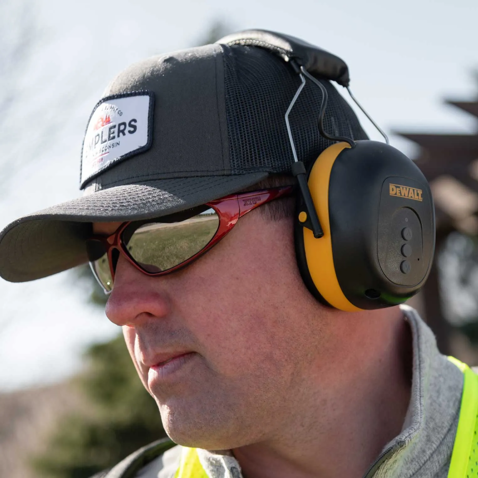 DEWALT Bluetooth Earmuff