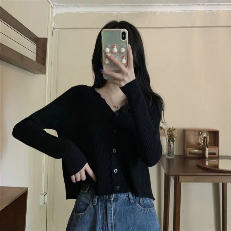 METAVERSMALL New early autumn new V-neck knitted sweater short cardigan sweater small coat versatile women's foreign style top