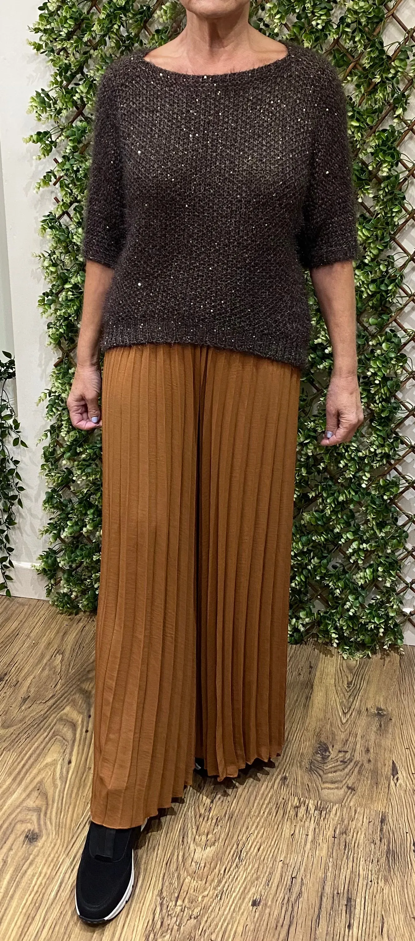 Plain 2364 Pleated Wide Leg Trousers With An Elasticated Waist (3 Colours)